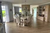 Wohn-/Essbereich mit Zugang zur Terrasse - 