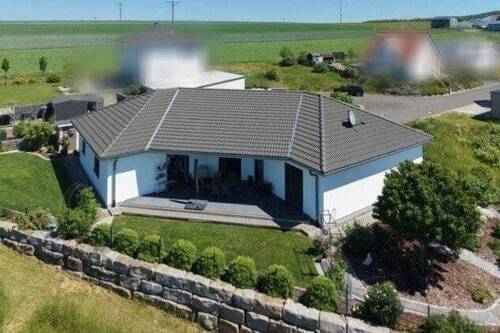 Drohnenaufnahme - Traumhaus mit echtem Charme - 575.000,00&nbsp;EUR Kaufpreis, ca.&nbsp; 170,00&nbsp;m&sup2;&nbsp;Wohnfl&auml;che