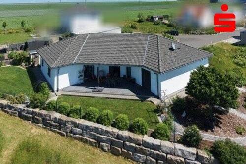 Drohnenaufnahme - 5 Zimmer Bungalow zum Kaufen in Dittelbrunn