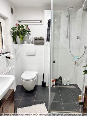 Badezimmer 1 im EG - 8 Zimmer Mehrfamilienhaus, Wohnhaus zum Kaufen in Wetter