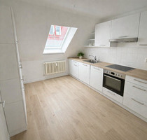 Bes. 17.03. - modernisierte DG-Wohnung ab sofort - Kiel Gaarden-Ost