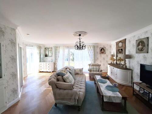 Wohnzimmer, Blick zum Garten - 