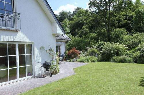 Hausansicht Süd - 7 Zimmer Einfamilienhaus in Densborn