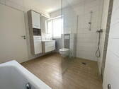 Bad EG - 6 Zimmer Etagenwohnung in Gilching