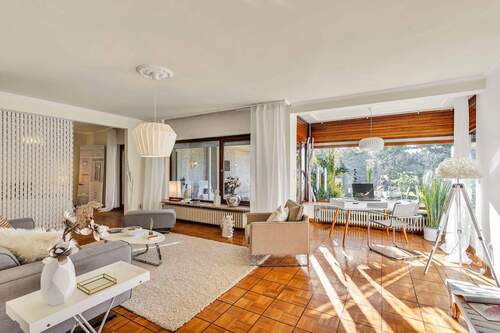 Wohnzimmer - Charmantes Mehrfamilienhaus mit schöner Gartenlandschaft in ruhiger Lage