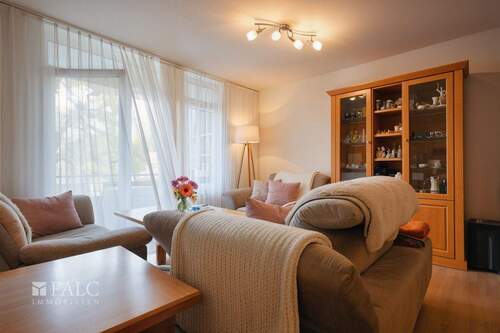 Wohnzimmer - 2 Zimmer Etagenwohnung zum Kaufen in Köln-Niehl