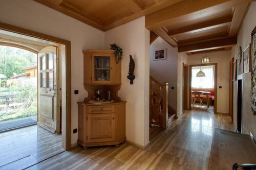 Windfang mit Diele - 5 Zimmer Einfamilienhaus in Kolbermoor