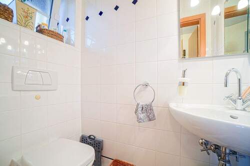 Gäste-WC - Doppelhaushälfte mit 154,00 m&sup2; in Mülheim an der Ruhr zur Miete