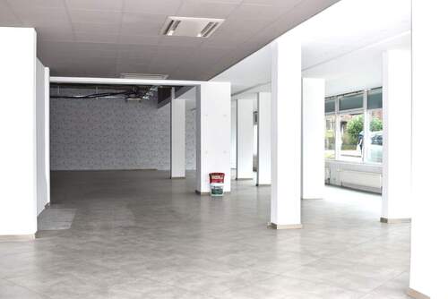 Ladenfläche im Erdgeschoss (vor der Vermietung) - 