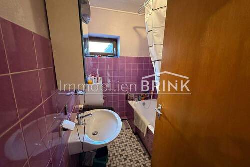 Bad mit Wanne - 