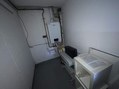 Kellerraum mit Heizungsanlage - 