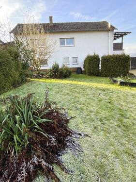 Grünfläche - Hausansicht - 4 Zimmer Einfamilienhaus zum Kaufen in Wächtersbach-Aufenau