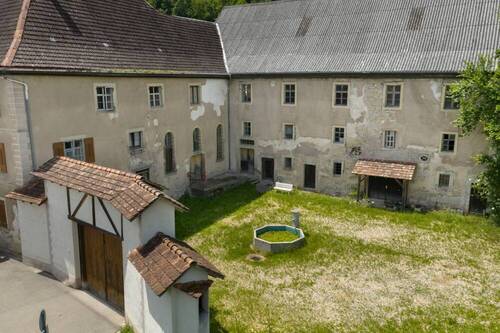 Innenhof - 1 Zimmer Mehrfamilienhaus, Wohnhaus in Stühlingen