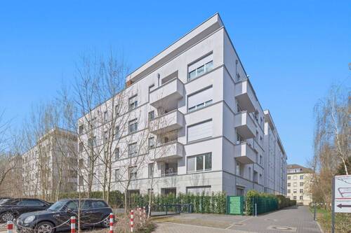 Fassade - Modern & Bezugsfrei! 2-Zimmer Wohnung mit Balkon, Lift und Einbauküche in Wilmersdorf