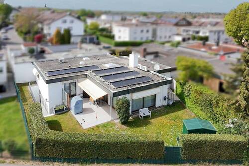Südansicht - Gepflegter Bungalow mit Einliegerwohnung, Garten und 2 Terrassen in Feldrandlage