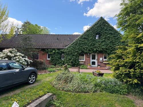 Herzlich Willkommen - Familienhaus gesucht? Gefunden! Hübsches Rotsteinhaus mit parkähnlichem Grundstück in Schiffdorf-Wehdel.