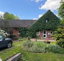 Familienhaus gesucht? Gefunden! Hübsches Rotsteinhaus mit parkähnlichem Grundstück in Schiffdorf-Wehdel.