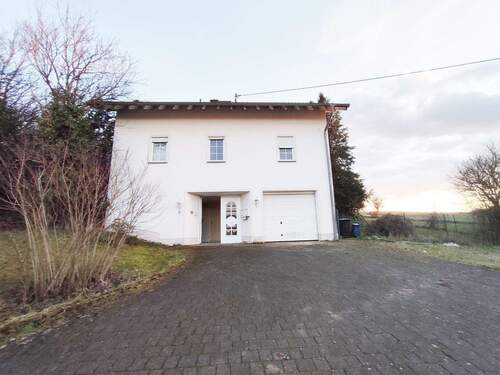 . - ATTRAKTIVES EINFAMILIENHAUS MIT GARAGE IN TOP LAGE