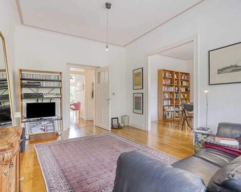 Wohnzimmer - 4 Zimmer Etagenwohnung zum Kaufen in Ratingen