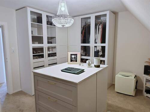 mit Platz für Kleider usw. - 