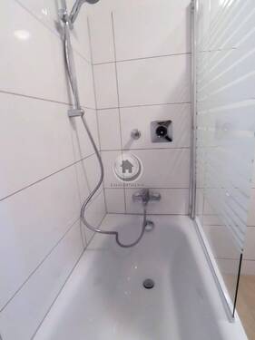 Wanne mit Duschabtrennung - 
