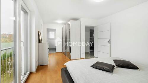 1. OG Schlafzimmer 1 2 - 