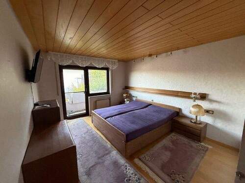 Schlafzimmer m. Balkon EG - 
