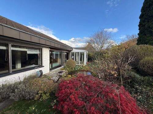 Hausrückansicht mit Wintergarten - 