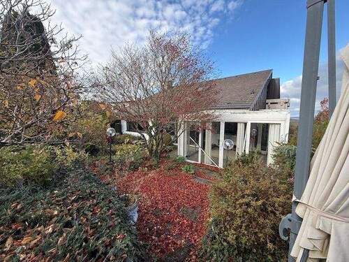 Hausrückansicht mit Wintergarten - 