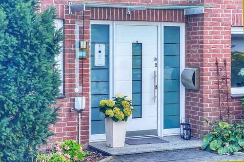 EFH-Junoring-Haustür - 4 Zimmer Einfamilienhaus zum Kaufen in Lübeck