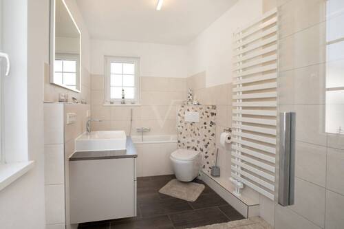 Tageslichtbadezimmer Obergeschoss (I) - 