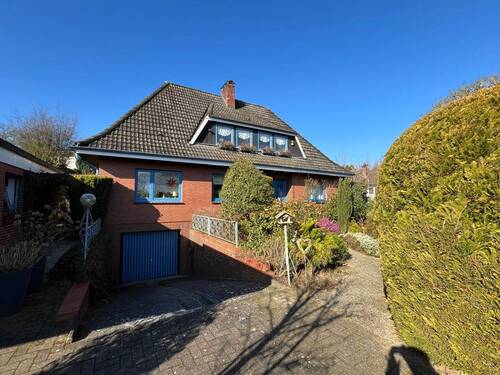 Wohnhaus mit Einliegerwohnung - 6 Zimmer Einfamilienhaus zum Kaufen in Kirchseelte