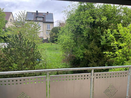 Bild 1 - Erstbezug nach Renovierung mit Balkon: Geschmackvolle 2-Zimmer-DG-Wohnung in Stuttgart