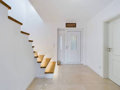 Eingangsbereich / Flur - 6 Zimmer Einfamilienhaus in Gars am Inn