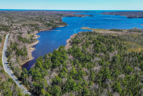Blick über das Grundstück zum Meer - 