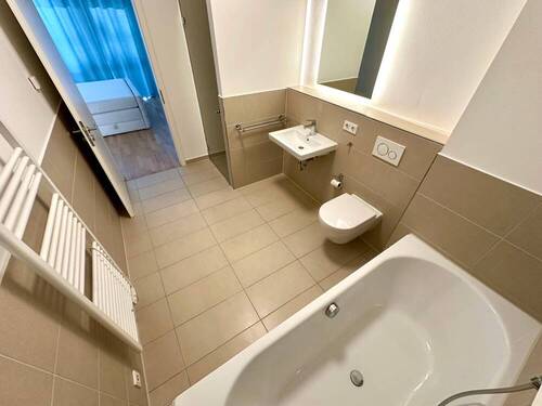 Hauptbad en suite - Etagenwohnung mit 111,00 m&sup2; in Mülheim zur Miete