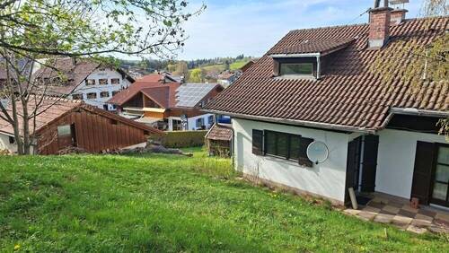 Ansicht Süd mit Garage - 5 Zimmer Einfamilienhaus in Nesselwang