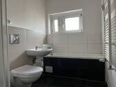 Bild 1 - 3-Raumwohnung mit modernem Badezimmer und Balkon