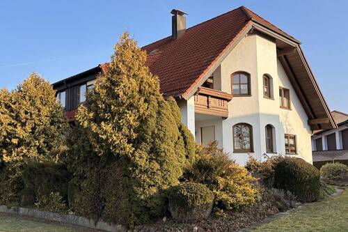 Außenansicht - Hochattraktives, freistehendes Zweifamilienwohnhaus - Euerbach