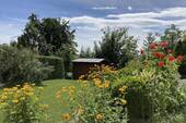 Blick in den Garten - Mehrfamilienhaus, Wohnhaus mit 230,00 m&sup2; in Euerbach zum Kaufen