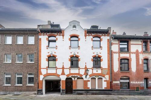 Front - Historisches Stadthaus in Rheinnähe! Spektakulärer Keller mit ca. 5 m Deckenhöhe