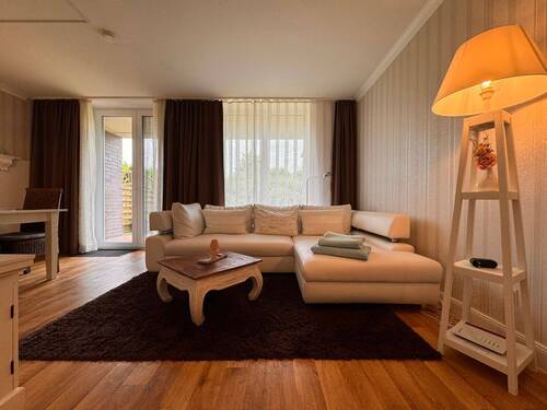 Wohnzimmer mit Schlafcouch - 