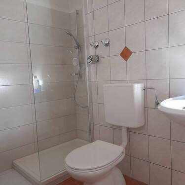 Bad mit WC und Dusche - 