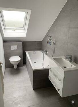 FH555_Badezimmer_DG-Whg - Vermietetes Wohn- und Geschäftshaus in Bayreuth - Nähe Luitpoldschule und Amtsgericht