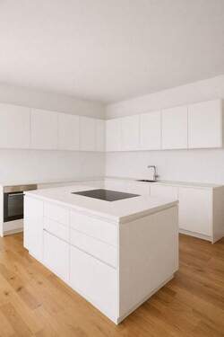 Küche mit Kochinsel - 4 Zimmer Etagenwohnung in Berlin