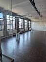 Büro mit Glastrennwänden - Loft-Büro am Mies van der Rohe Campus: Glasfaser, modern, flexibel, möbliert