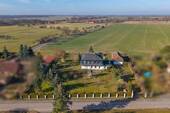 Drohnenansicht - 8 Zimmer Einfamilienhaus zum Kaufen in Stendal