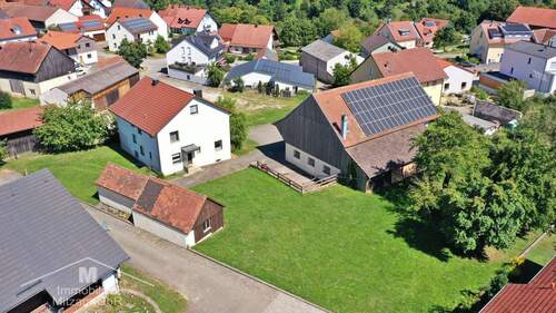 WH mit Nebengebäuden - Einfamilienhaus mit 180,80 m² in Greding zum Kaufen