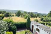 Aussicht - WOHNEN IM GRÜNEN - GROSSZÜGIGES EINFAMILIENHAUS MIT AUSBAUPOTENTIAL UND GROSSER GARAGE