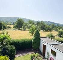 WOHNEN IM GRÜNEN - GROSSZÜGIGES EINFAMILIENHAUS MIT AUSBAUPOTENTIAL UND GROSSER GARAGE - Ettlingen Ettlingenweier